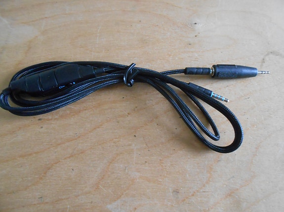 1.5m  Audio kaapeli/johto + adapteri 3,5-2,5mm. Uusi.