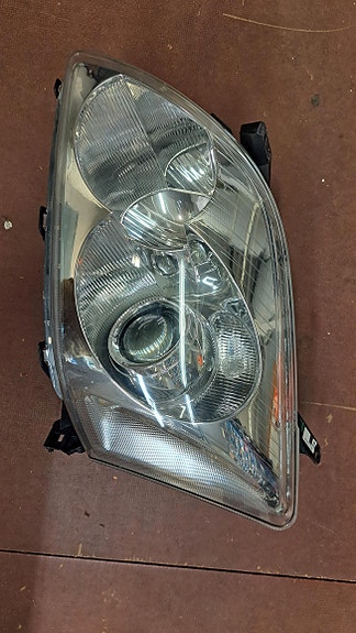 Toyota Avensis ajovaloumpio