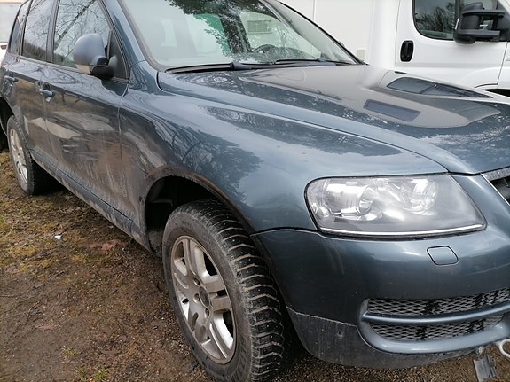 VW TOUAREG 3.0TDI 2005 myytävänä varaosiksi