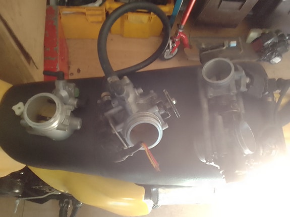 Ducati läppärunkoja 43-48mm täydelliset ja monsterin 900 ecuja.