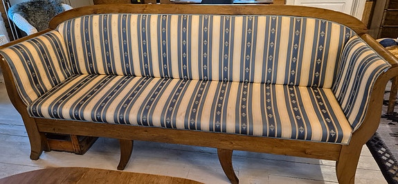 Talonpoikais Biedermeier sohva