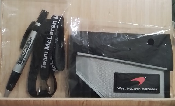 West McLaren Mercedes Lompakko /Kynä / Kaulanauha