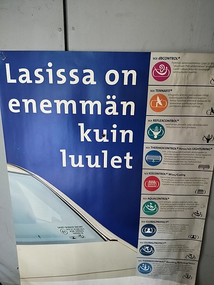 Auton laseja,listoja, pyyhkijän sulkia,listanpidikkeitä