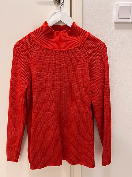 Punainen neule/ red sweater