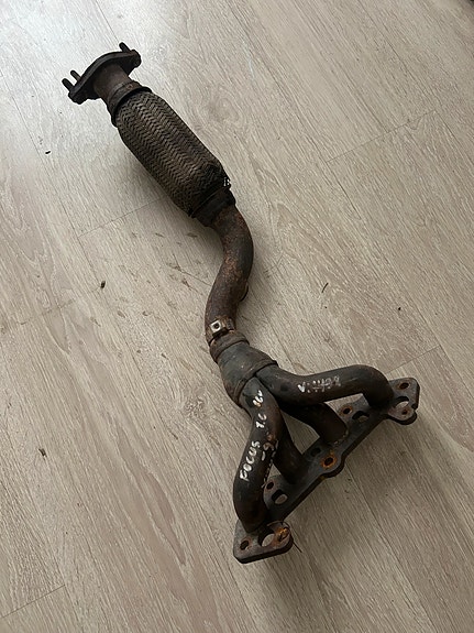 Ford Focus 1.6 bensan pakoputken alkuosa
