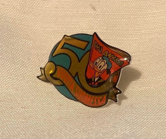 Pinssi Aku Ankka 50 vuotta Suomessa