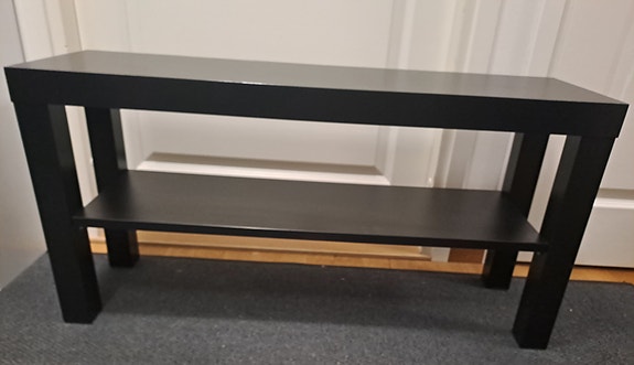Musta kapea Ikea Lack tv-taso