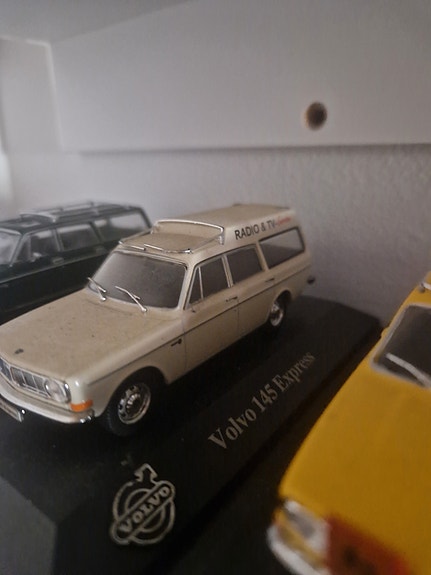 Atlas Volvo 145