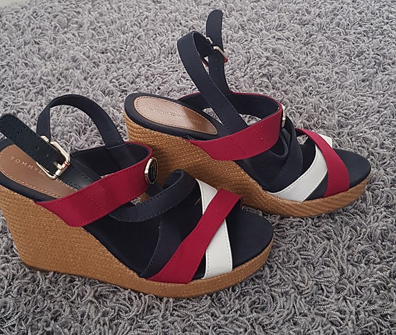 Tommy Hilfiger
