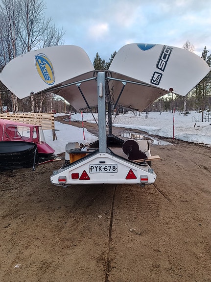 Custom Truck  peräkärry