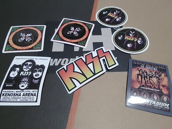 Kiss-tarroja kotiin postitettuna #262