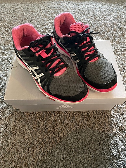 Asics juoksukengät