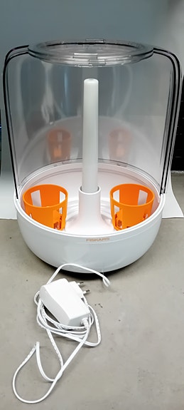 Siisti Fiskars Kitchen Garden pöytäpuutarha / yrttipuutarha
