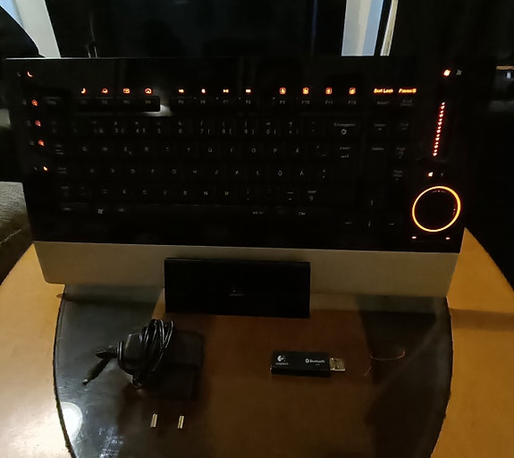 Logitech Bluetooth Näppäimistö Musta