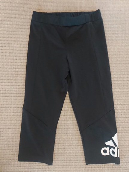 Adidas caprit / shortsit 164cm