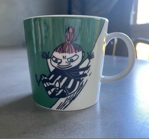Pikku myy liukumäessä