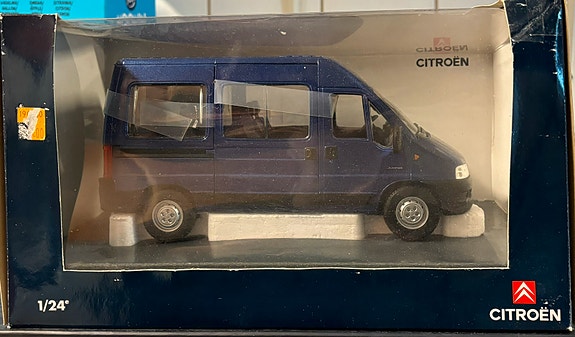 1/24 Citroen Jumper Mini Bus Pienoismalli
