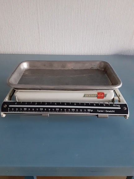 Vanha keittiövaaka