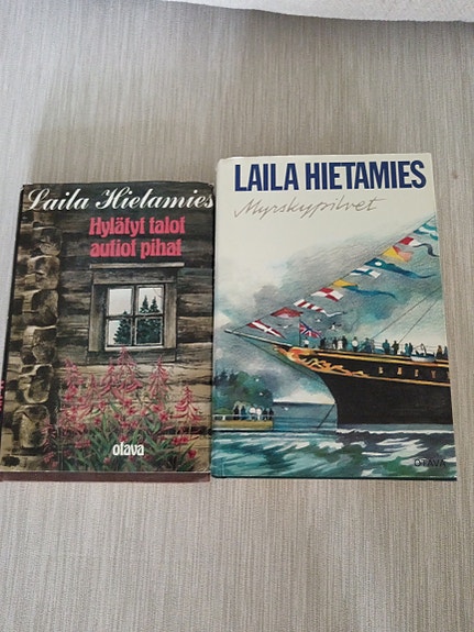 2 kpl. Laila Hietamies kirjaa.