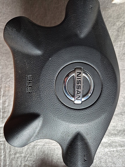 Turvatyyny Nissan