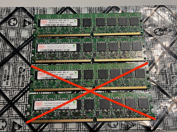 2GB DDR2 800 MHz DIMM RAM muistia