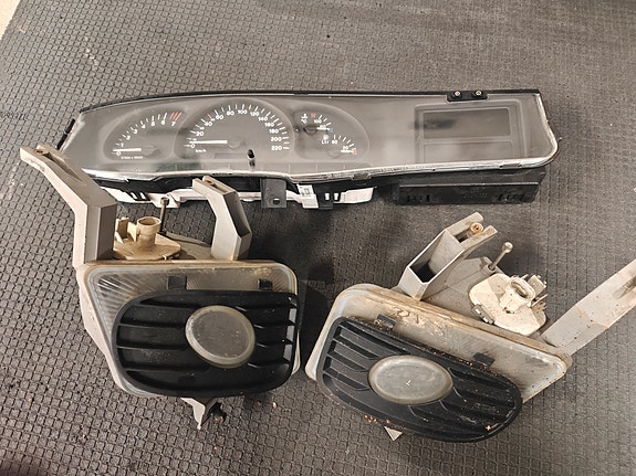 Opel Vectra B mittaristo ja sumuvalot