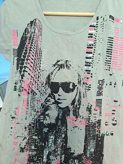 Inspiren erikoinen T-paita " hopeitua kuviota". Pieni 2XL