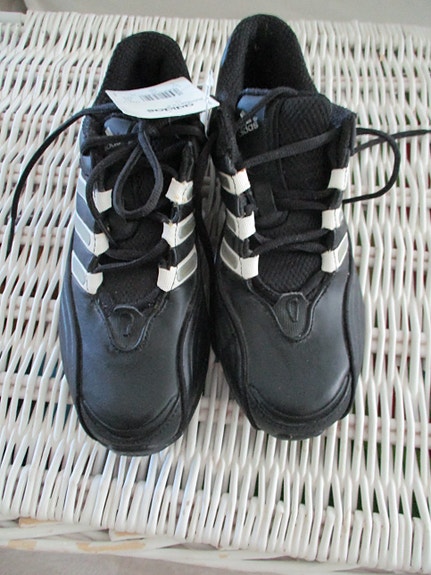 Adidas mustat uudet lenkkarit 38 2/3