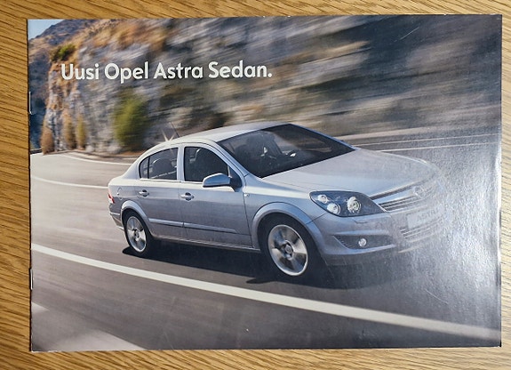 Opel Astra Sedan -esite