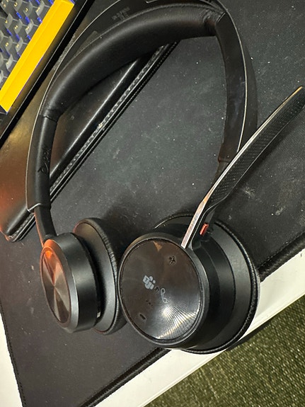 Plantronics/poly Voyager focus 2 sankakuulokkeet