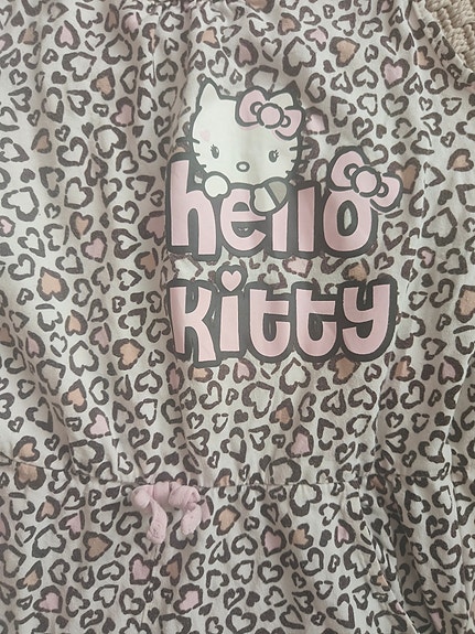 Hello Kitty kesähaalari, 122-128