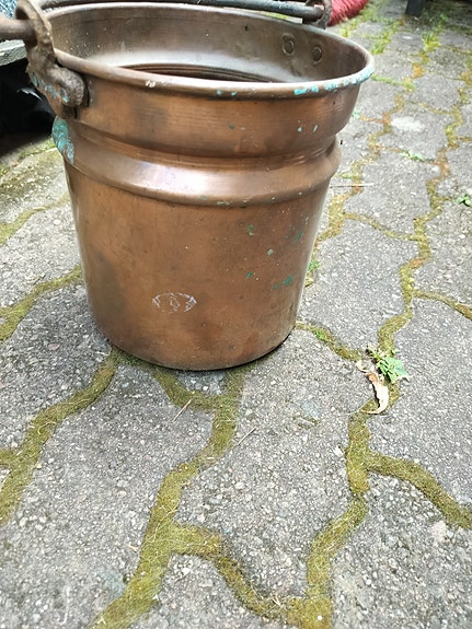 Kuparinen kannu vaikka kukille
