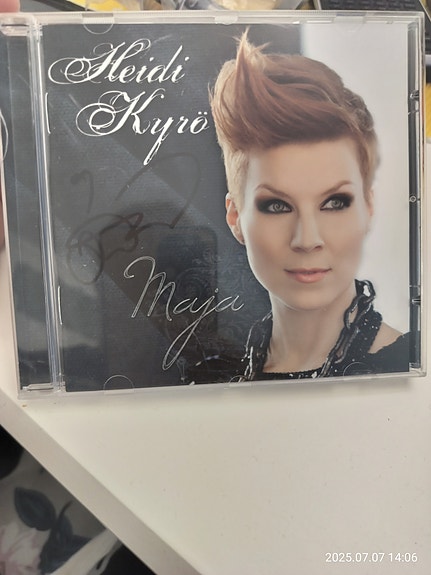 Heidi Kyrö, Maja, Niminirjoituksella