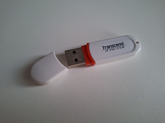 Transcend JFV33 2Gt USB-tikku - toimiva ja luotettava!
