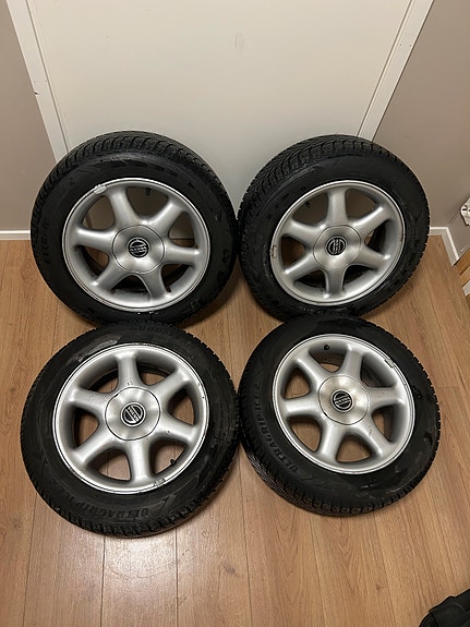 Volvo 15” aluvanteet kitkarenkailla