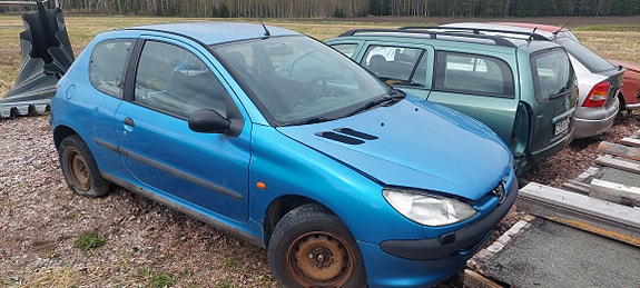 Peugeot 206  1.4 varaosia