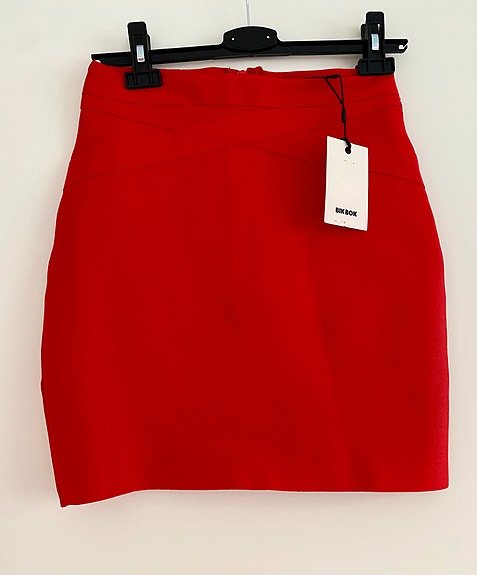 BikBok punainen hame