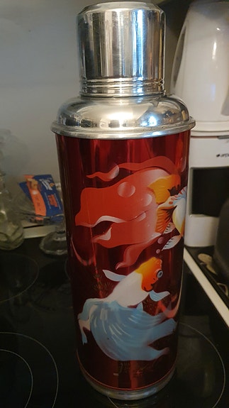 Termospullo hienot kala kuva alumiini vintage.Iso ehjä kunto.