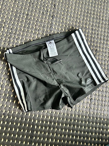 Adidas uimahousut