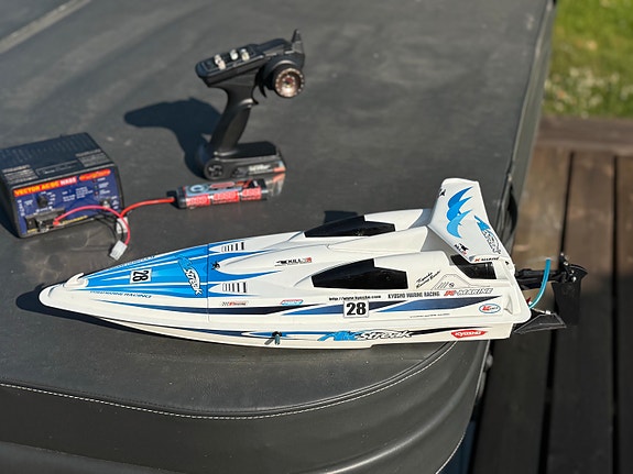 Radio-ohjattava vene Kyosho Airstreak