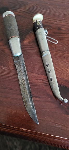 2 vanhaa puukkoa