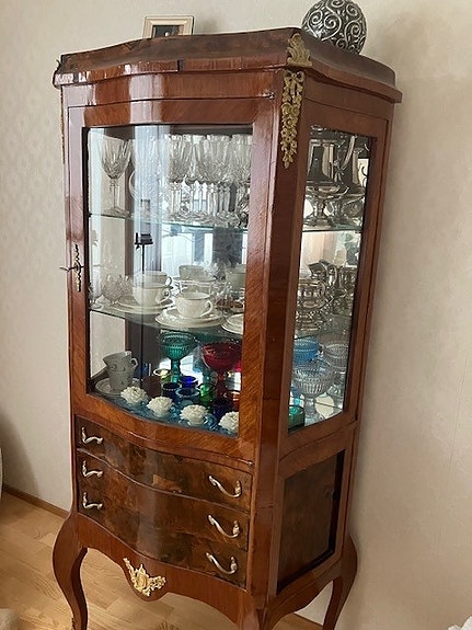 Upea vintage hylly / vitriini empire