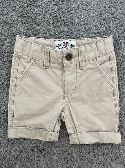 Poikien shortsit koko 86