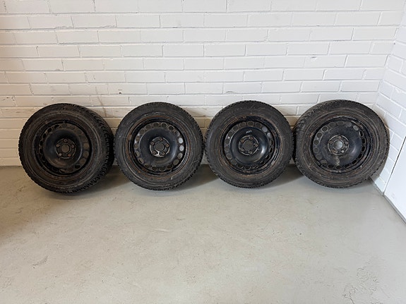 VW 16" Peltivanteet + 205 / 65 / 16 Nastarenkaat (92)