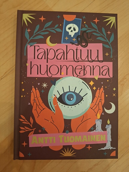 Antti Tuomainen: Tapahtuu huomenna -kirja