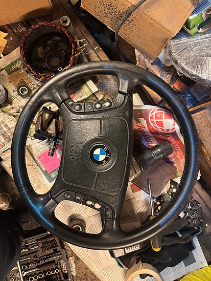 BMW E39/E38 ym sopiva lämmitetty ratti