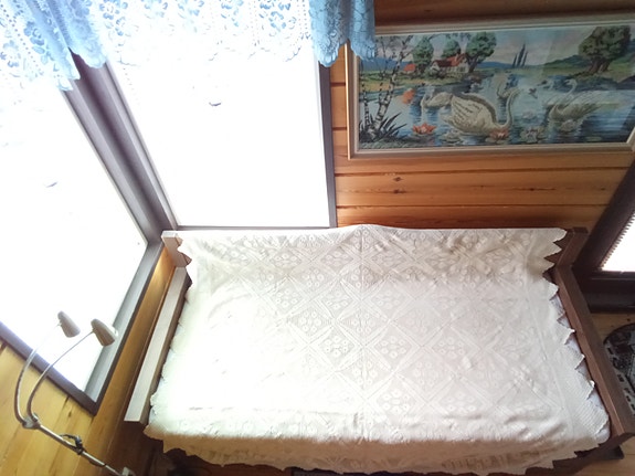 Kaunis käsin virkattu sängyn/sohvan peitto