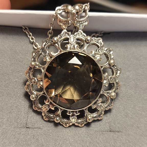 Kaulakoru hopeaa Myydään (sivu 17) Tori