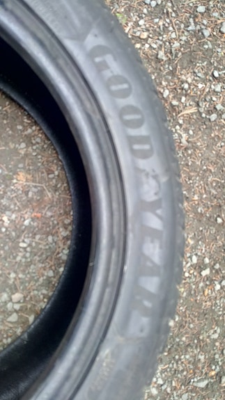 245/45R18 Goodyear Ultra Grip 8 kitkarengas
