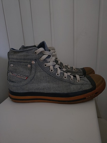 Diesel tennarit 39
